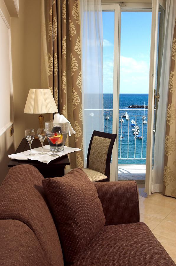 Junior Suite with Sea View,633313617:JPEG